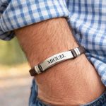 pulsera grabada hombre