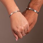 pulsera grabada hombre