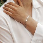 pulsera grabada mujer