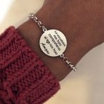pulsera grabada mujer